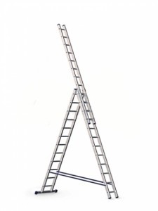 Трёхсекционная-алюминиевая-лестница-3х7-225x300